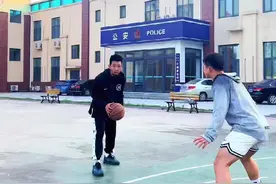 #变相过人 #篮球技巧 #篮球教学 这个动作的精髓在于脚 多看几遍学会了会对你大有帮助视频封面