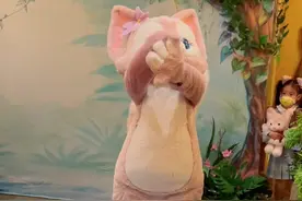 当儿儿伸出四个爪指头希望都能记得 玲娜贝儿 哈哈哈哈哈（字幕不太准你听到的什么就是什么）#玲娜贝儿 #迪士尼 #上海迪士尼视频封面