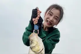 万万没想到如此小的鱼塘里隐藏如此之大的巨物 #春天总要出门钓一次鱼吧 #钓鱼人春天有多拼视频封面