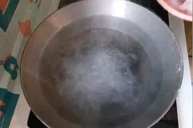 分享洛阳农村玉米虾仁的做法，做法简单，色泽鲜美，孙女最爱吃