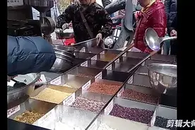 现场加工八宝粥，老板忙惨了。视频封面