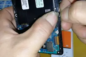 手机电源开关键不灵敏师傅教你如何自己动手去维修视频封面