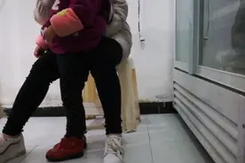 春春今天算是见识了什么叫只要你乖，妈妈给你买条gai视频封面
