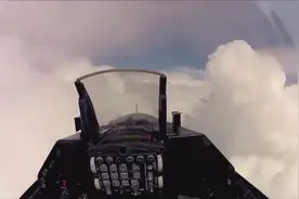 美国空军飞行员第一视角驾驶F-16战机视频封面