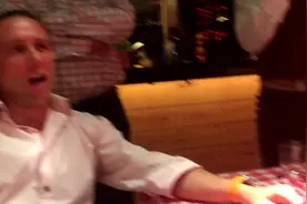 墨西哥男高音卡马雷纳，餐厅酒后唱冰凉的小手。视频封面