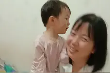 孩子看到妈妈哭了会是什么反应？视频封面
