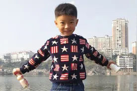 这里是永州冷水滩河西网红浮桥，周末这里是小孩们玩水玩沙的世界视频封面