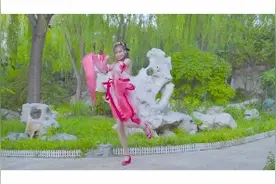 化身美人鱼的小姐姐视频封面