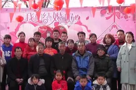 农村小年轻的婚礼，确愁坏了老人……视频封面
