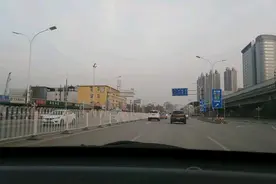 通州地铁八通线高架与京津公路并行，九棵树～梨园～临河里～土桥视频封面