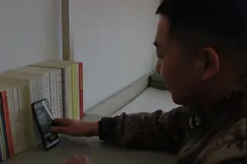 元旦节日“兵爸爸”与“军娃”的隔空视频暖人心图片