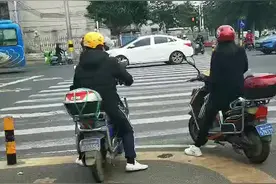 曝光台(11)：美团外卖骑手交通违法图片