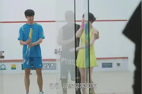 美女在健身房受伤，不断撒娇让男子请假照顾，太无理取闹视频封面