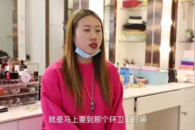 环卫工阿姨变装后太惊艳了，你们变美城市我们变美你图片