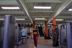 放弃懒惰！西班牙美女私人教练的训练合辑图片