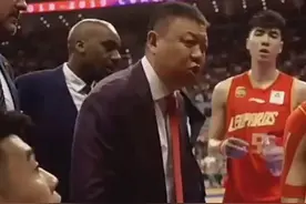 别怂拿球就是干！场下CBA教练硬气训导，超燃剪辑图片