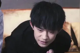 王源易烊千玺为队长王俊凯做生日蛋糕片段，腹黑源上线超可爱视频封面