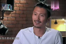 谢霆锋和专业潜水的吴奇隆比憋气,没想到竟是他赢！视频封面