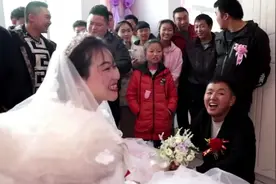 重庆一姑娘出嫁，新郎是媒婆介绍的，听说新郎家很有矿，条件不错视频封面