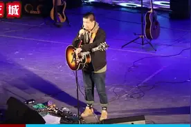 马頔为女友舒傲寒所创作的歌，《傲寒》现场版，唱得太深情！