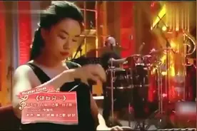 两萌娃一曲粤语经典《铁血丹心》台下评委都惊讶的不得了视频封面