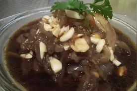 春日美食家，教你做家常凉拌海蜇丝，脆爽开胃简单好吃视频封面