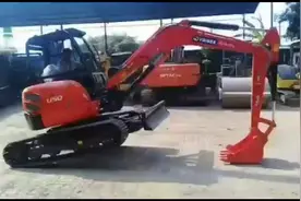测试日本农用小型挖掘机,动力充足易用,驾驶员竖起大拇指视频封面