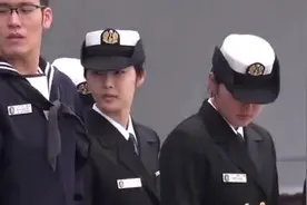 实拍，日本海上自卫队的女兵。长得非常漂亮。估计是一般人的资助视频封面