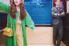 电梯突发故障,美女这举动太搞笑了视频封面