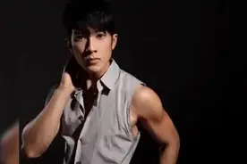 吴尊老婆身份曝光，网友：也就只有吴尊配得上了视频封面