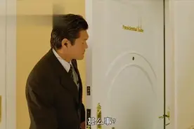 女杀手功夫了得，一套连环腿踢下来，保镖已经没有还手之力视频封面
