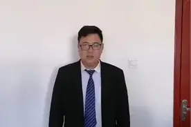 在Excel表格里打开全屏模式和退出全屏模式的技巧讲解视频封面