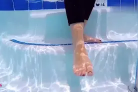 牛人发明人造鱼鳃，直接下水不用氧气，光测试就觉得厉害视频封面