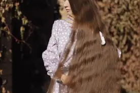 女神发质真好，又柔顺又好看，披着美得让人心动视频封面