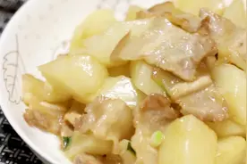大厨教你做五花肉炖山药，做法很简单，营养美味视频封面
