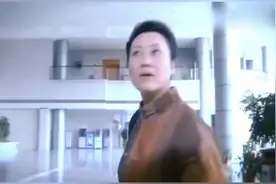 富婆为看一眼未来儿媳，假扮清洁工进办公室，儿媳的举动令她满意视频封面