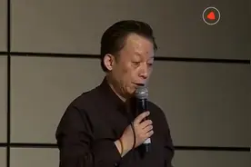 易中天演讲：和领导同乘一辆车，这是有讲究的，座位不能随便坐视频封面