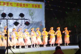 跳草裙舞的小姐姐身材真好视频封面