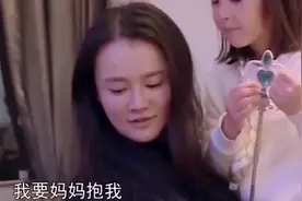 冉莹颖轻松抱起两个娃，轩轩表情太搞笑了！真不愧是超人！视频封面