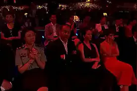 史上最强全明星泪奔，筷子兄弟金鹰节现场版《父亲》。视频封面