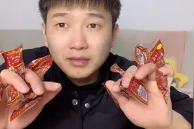 据说鸡脖子不能吃，小伙一口气买来40个，而且吃的津津有味视频封面