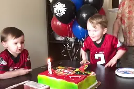 熊孩子日常之搞笑吹生日蜡烛集锦视频封面