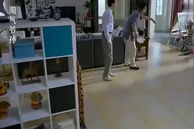 爸妈去民政局离婚，小男孩嘚瑟的拿出户口本，长辈们顿时乐坏了！视频封面