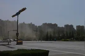 济南唐冶大风吹来大片扬尘，原来是这里惹得“祸”？视频封面