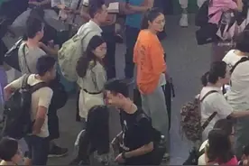 广州南站的小情侣，小动作频频，开头甜蜜，结局尴尬视频封面