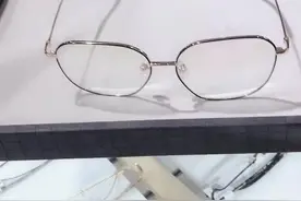 眼镜被熊孩子整坏变形了？不要怕，学会这几招轻松搞定。视频封面