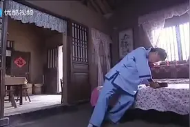 妻子马上要生了，疼的在床上打滚，丈夫却把家里的所有钱拿去赌了视频封面