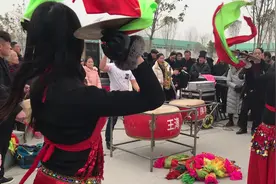 河南镇平石佛寺，民间精彩的锣鼓队演奏，美女萨克斯吹得非常好听视频封面