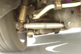 汽车底部装个摄像头，看看高速行驶时，悬挂系统是怎样工作的？视频封面