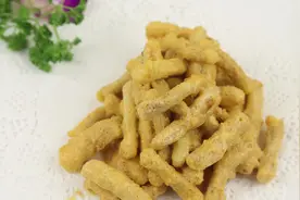 绵密浓郁的咸蛋黄能做什么菜?看看大厨如何做视频封面